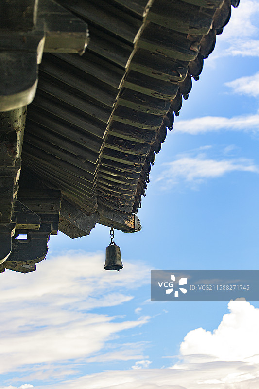 扬州大明寺栖灵塔上的铃铛特写图片素材