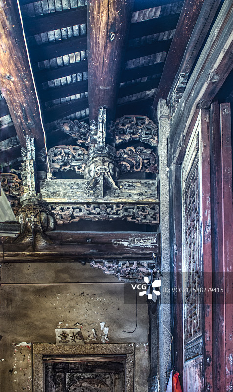 4A旅游景区潮州龙湖古寨亟待保护存档修复翻新非遗潮汕木雕鎏金漆画彩绘现存古建筑柱栋梁门窗现状正视图1图片素材