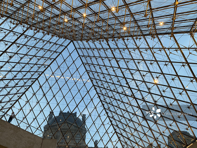 卢浮宫玻璃顶图片素材