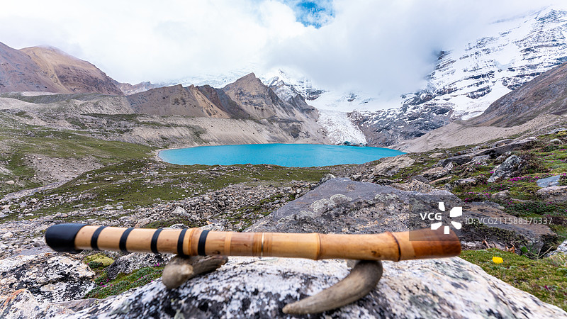 吉楚椎柯雪山冰川湖图片素材
