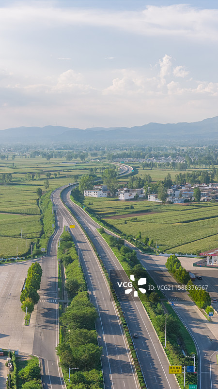 河南省平顶山汝州市焦唐高速汝州服务区附近平原农村农田风景图片素材