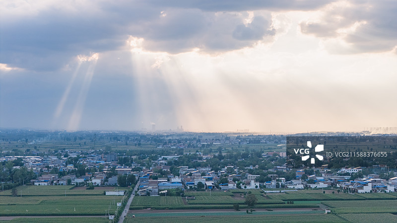 河南省平顶山汝州市焦唐高速汝州服务区附近平原农村农田风景图片素材