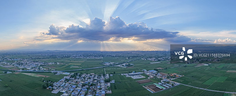 河南省平顶山汝州市焦唐高速汝州服务区附近平原农村农田风景图片素材