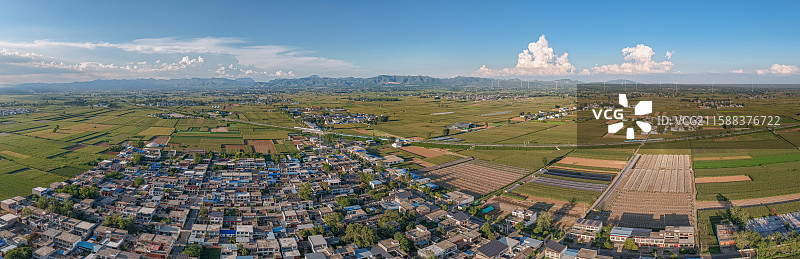 河南省平顶山汝州市焦唐高速汝州服务区附近平原农村农田风景图片素材
