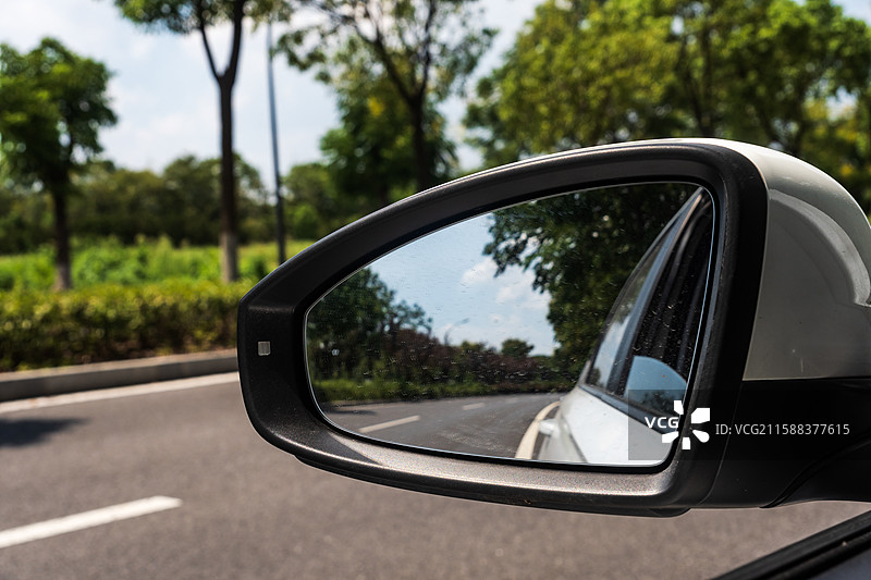 汽车后视镜特写图片素材