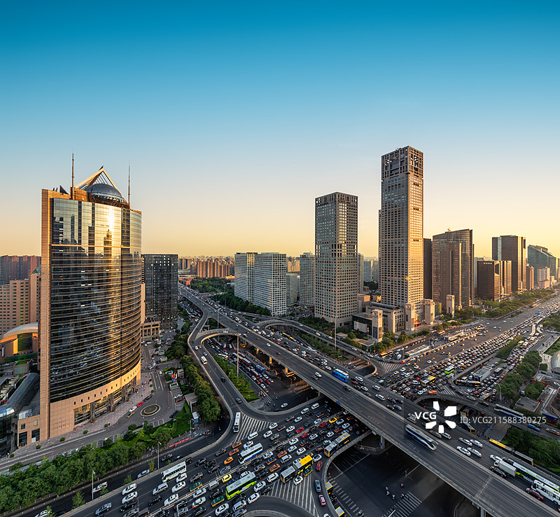 城市天际线日落，交通繁忙的北京国贸东三环国贸桥，国贸桥图片素材
