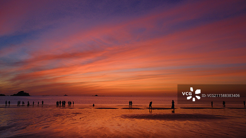 观日出的看海人图片素材