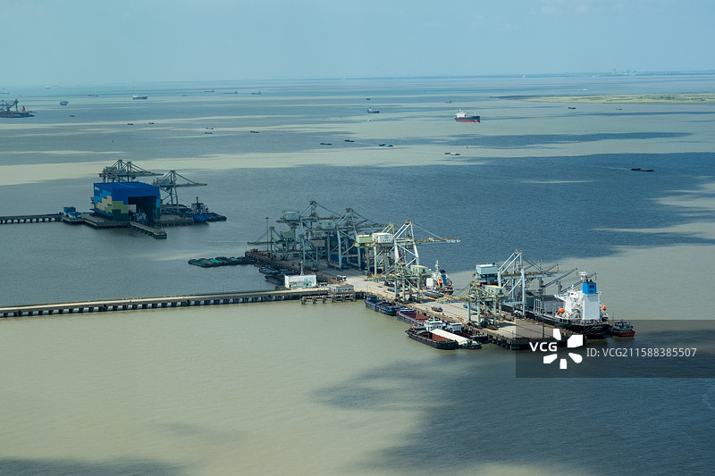 上海宝山吴淞口港口码头图片素材