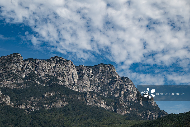 观音桥视角的江西九江庐山五老峰图片素材