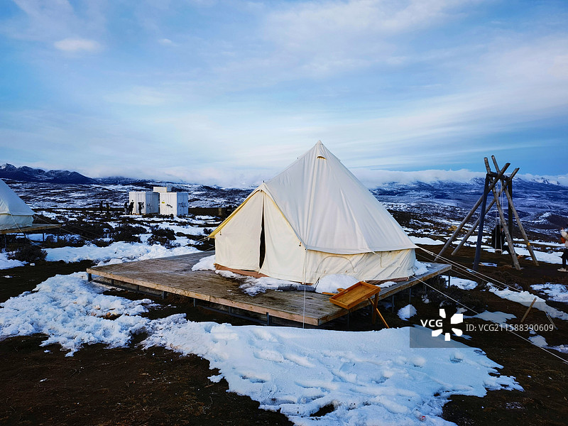 雪中露营图片素材