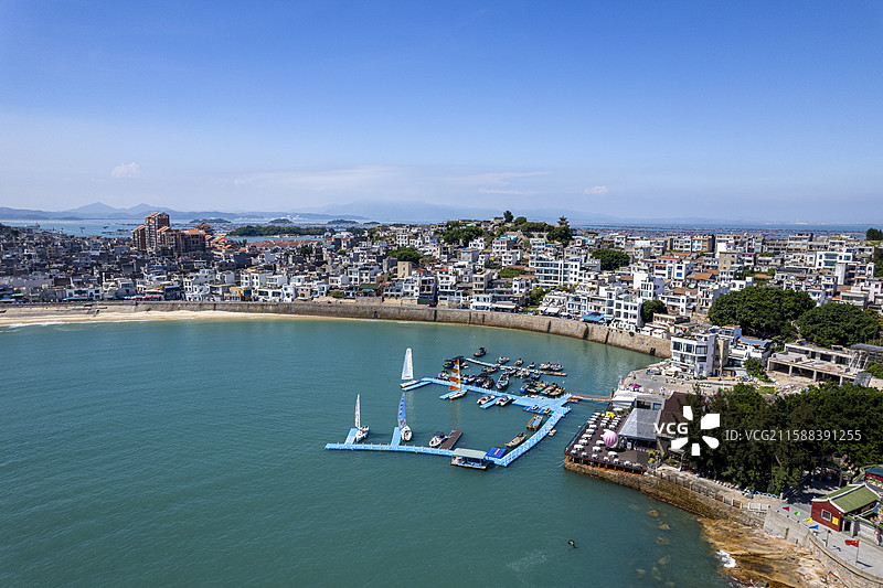 福建漳州东山岛景区滨海小镇渔村居民住宅人文风光航拍视角图片素材