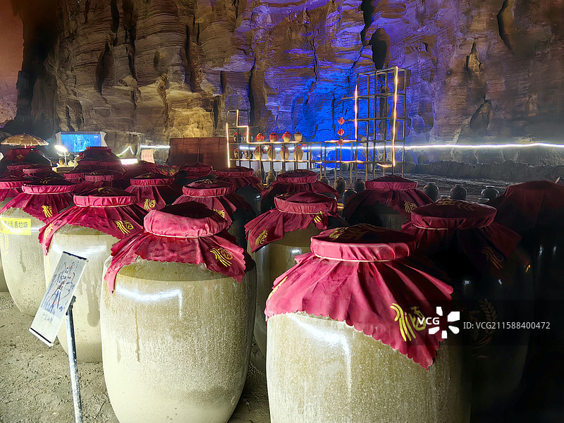 湖北利川腾龙洞溶洞 洞藏酒图片素材