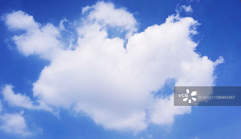 蓝天里有一大片云图片素材
