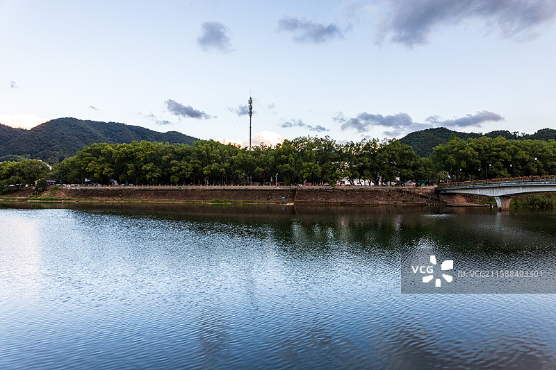 全国重点文物保护单位蒋氏故居蒋氏宗祠门口的剡溪图片素材