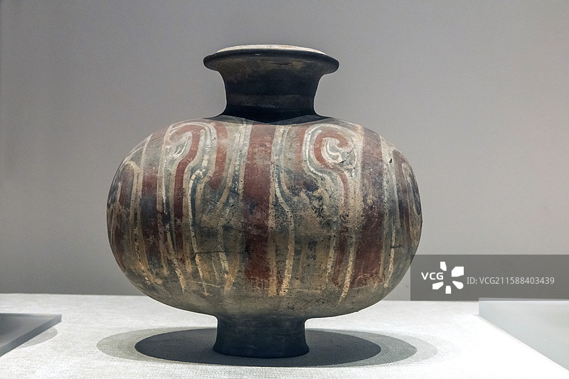陕西历史博物馆彩绘茧形陶壶汉代渭南市蒲城县平路庙马家村出土图片素材