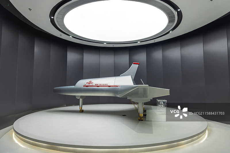 成都芯智慧音乐博物馆 德国门德尔松公司纯手工打造的飞机钢琴图片素材