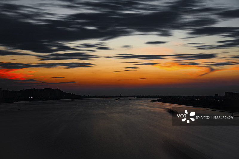 黄冈市黄州区鄂黄大桥看夕阳图片素材