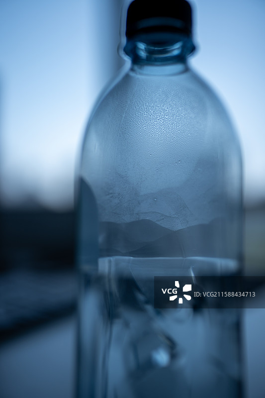 瓶子和水珠图片素材