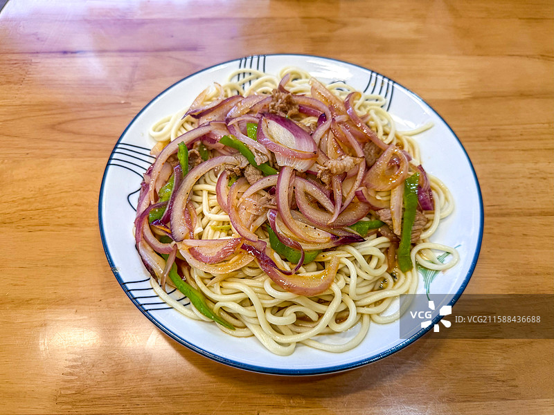 洋葱炒肉盖面，兰州拉面图片素材