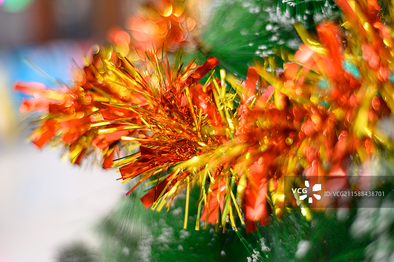 圣诞节装饰圣诞树和饰品图片素材
