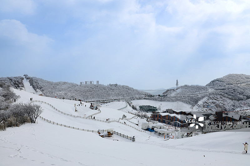 浙江安吉云上草原滑雪场图片素材