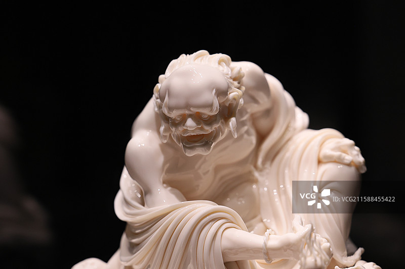 德化瓷精品展宋瓷中国传统工艺美术瓷器德化白瓷博物馆展览特写图片素材