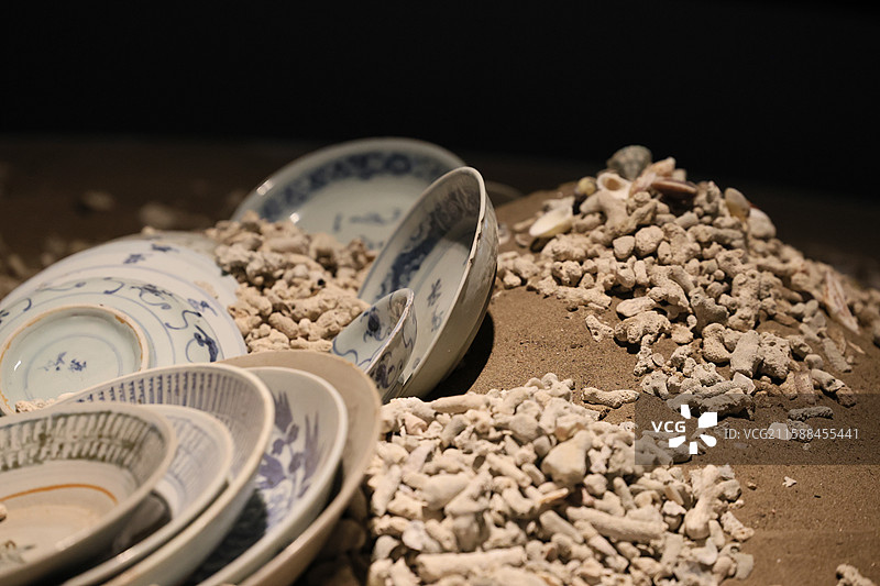 德化瓷精品展宋瓷中国传统工艺美术瓷器德化白瓷博物馆展览特写图片素材