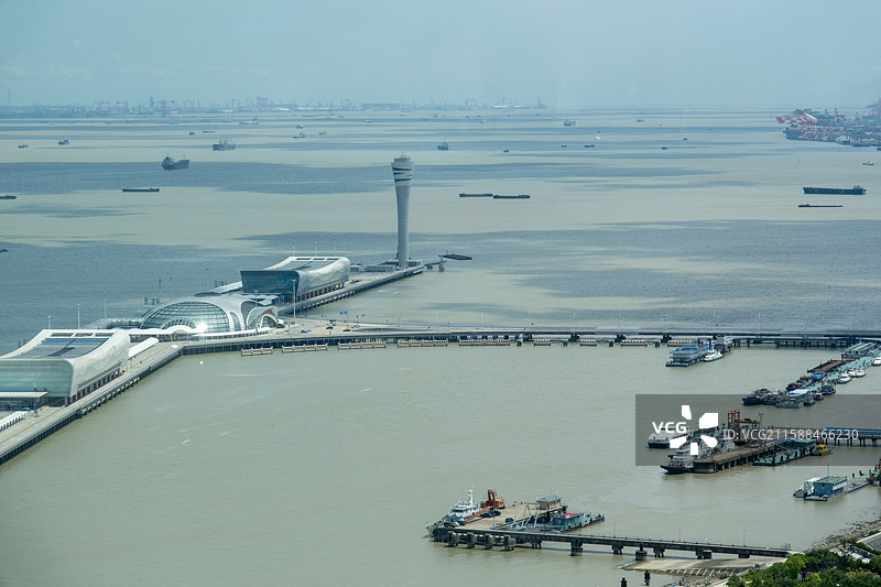 上海宝山吴淞口港口码头图片素材