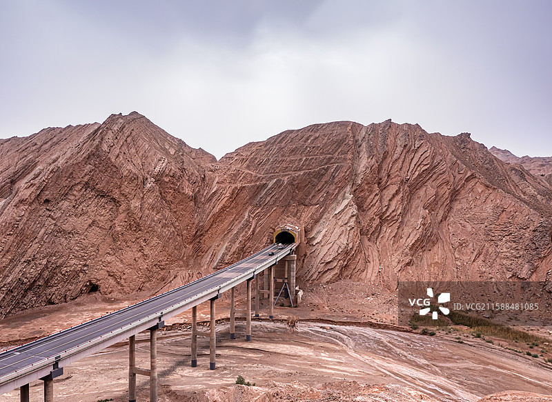 2025年5月31日新疆独库公路年度通车第一天的沿途风光（可供高清大图）图片素材