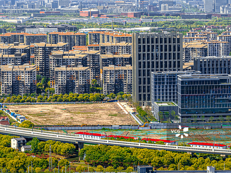 秀怡苑社区 上海浦东康桥城市天际线 眺望上海张江科学城南部区域图片素材