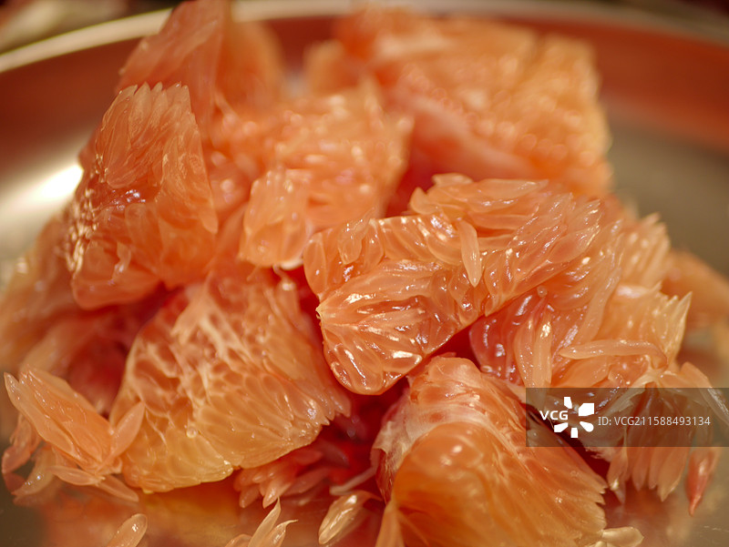 新鲜剥开的柚子图片素材