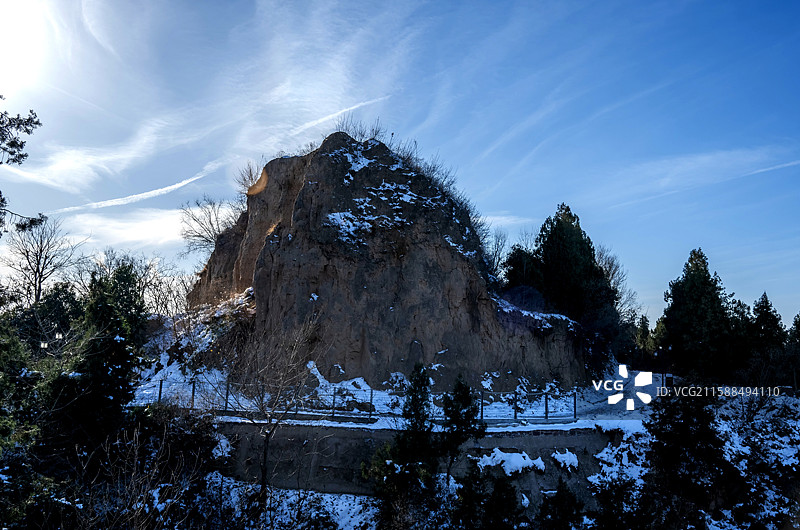河南省郑州市荥阳市汉霸二王城景区霸王城古城墙遗址雪景图片素材
