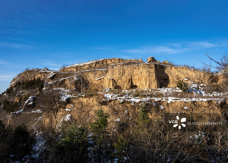 河南省郑州市荥阳市汉霸二王城景区霸王城古城墙遗址雪景图片素材