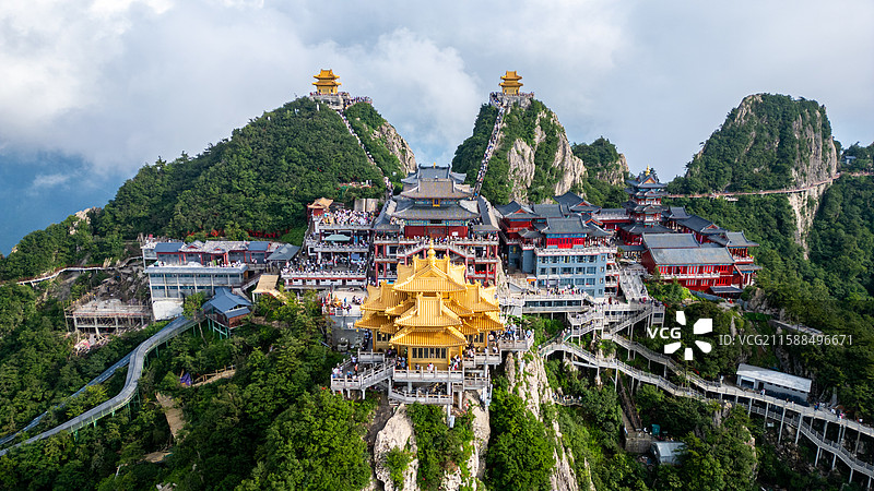 河南洛阳老君山金顶道观群全景云海自然风光航拍图片素材