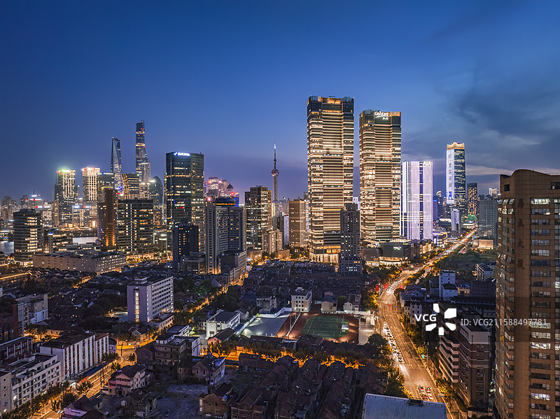 上海北外滩来福士日落夜景航拍图片素材