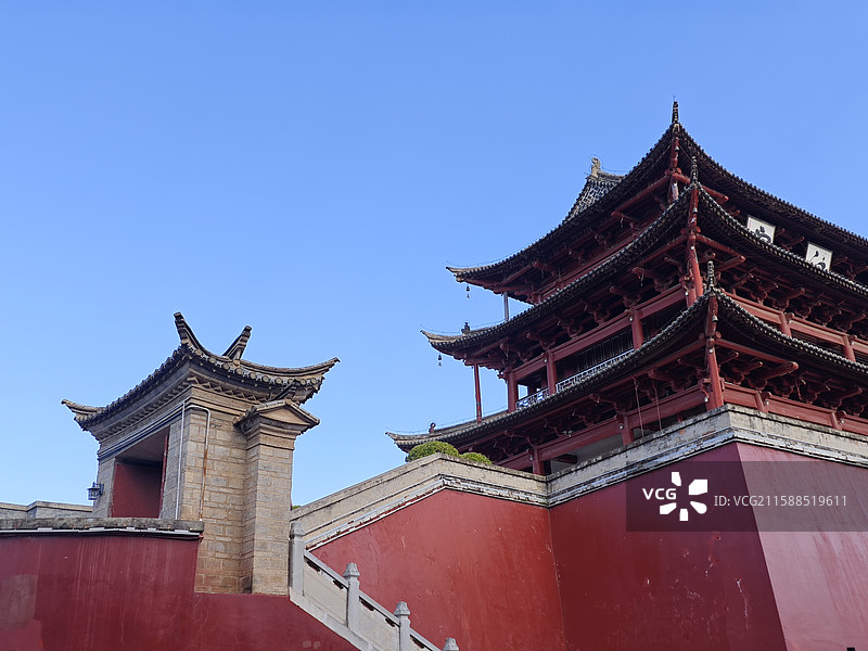 云南建水古城的朝阳楼图片素材