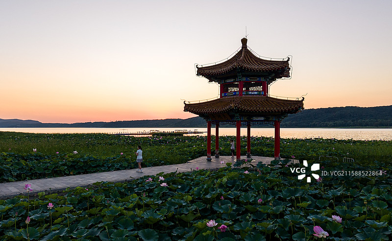 沈阳秀湖亭的落日余晖图片素材