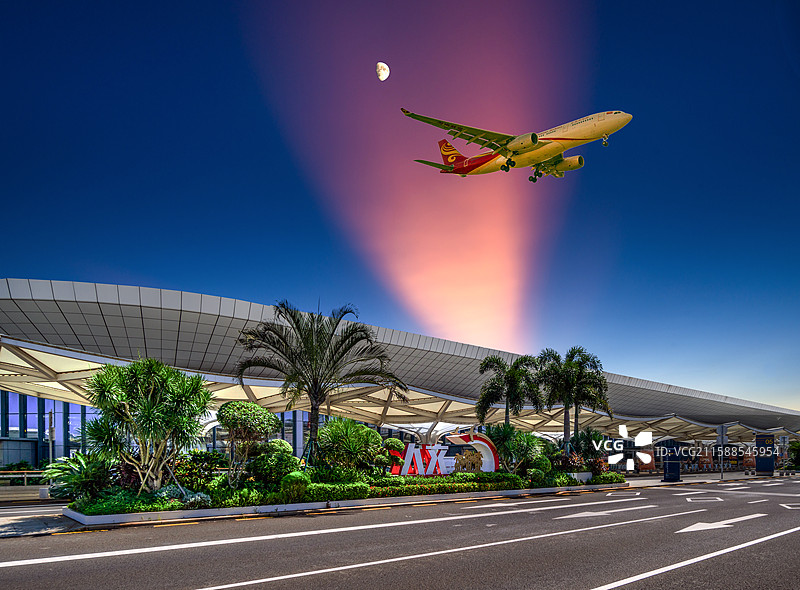 海口美兰国际机场航站楼与行车道图片素材