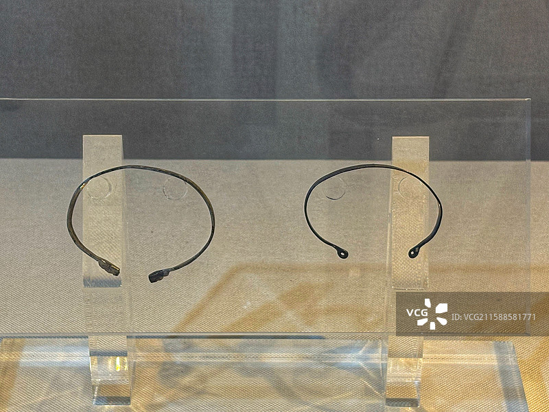 浙江博物馆孤山馆雷峰塔地宫国宝珍品｜鎏金舍利函·双鸟纹镜·水晶瓶·金铜佛像（吴越国佛教艺术）考古发现图片素材