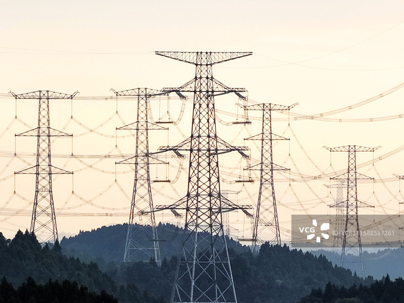 资阳乐至县1000千伏特高压输电线路图片素材