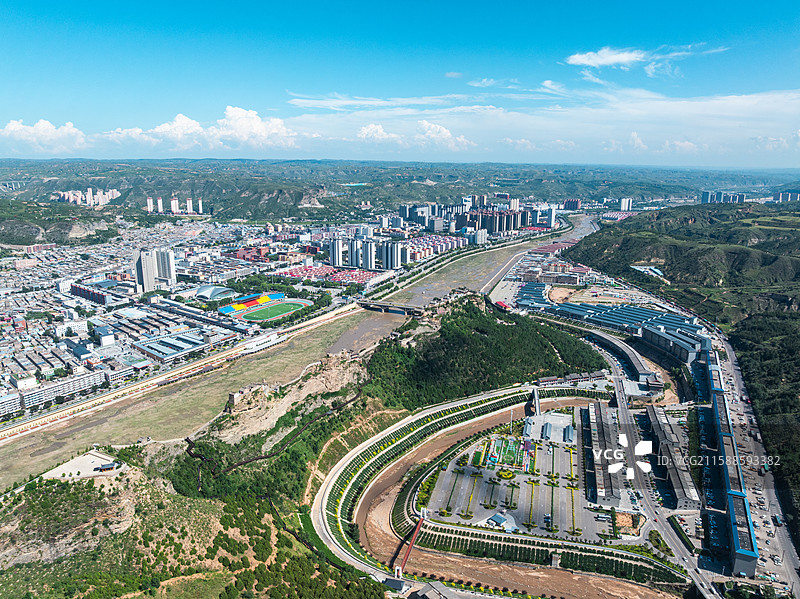 陕西省榆林市神木市二郎山风景区与城市大景图片素材