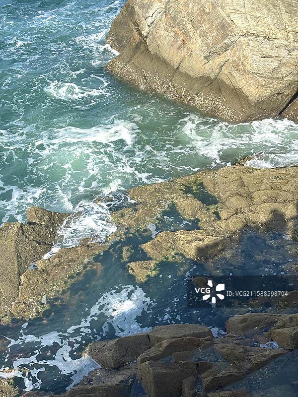 威海猫头山的浪击岩岸图片素材