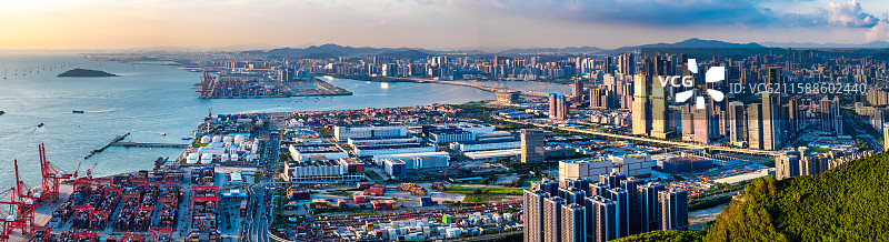 妈湾港和前海高楼群全景图片素材