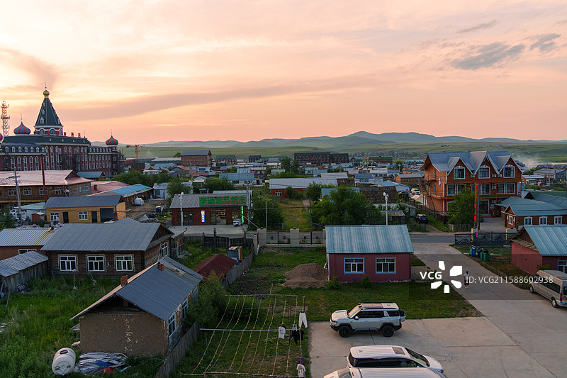 额尔古纳市中俄边境小镇-室韦和界河对岸的俄罗斯奥洛契小镇图片素材