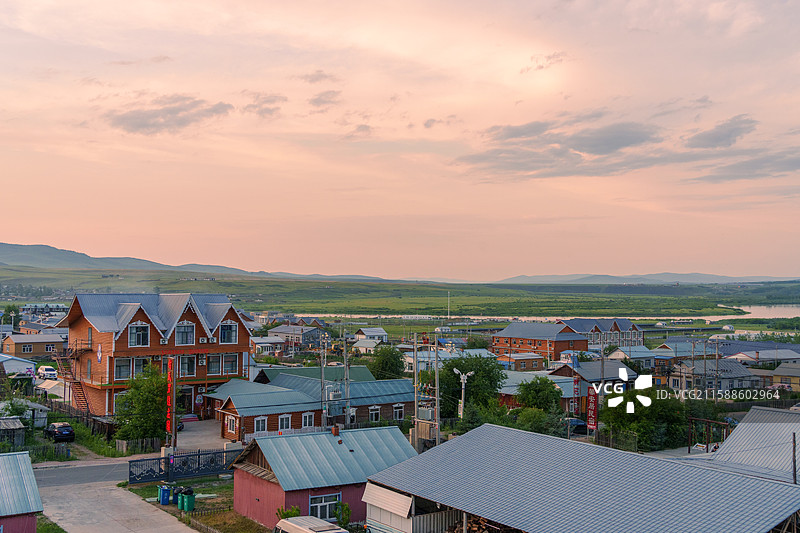 额尔古纳市中俄边境小镇-室韦，木刻楞房屋图片素材