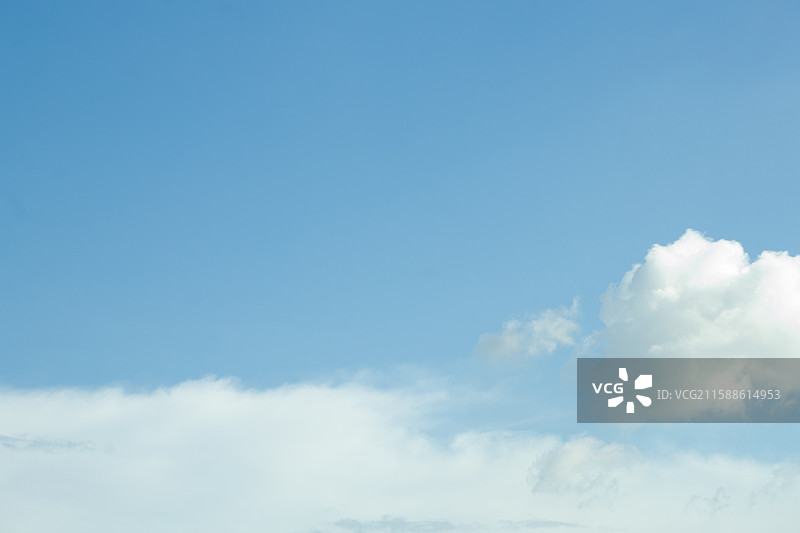 蓝天里的一朵白云图片素材