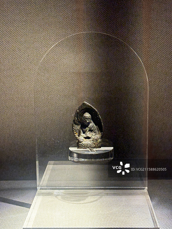 浙江博物馆孤山馆雷峰塔地宫国宝珍品｜鎏金舍利函·双鸟纹镜·水晶瓶·金铜佛像（吴越国佛教艺术）考古发现图片素材