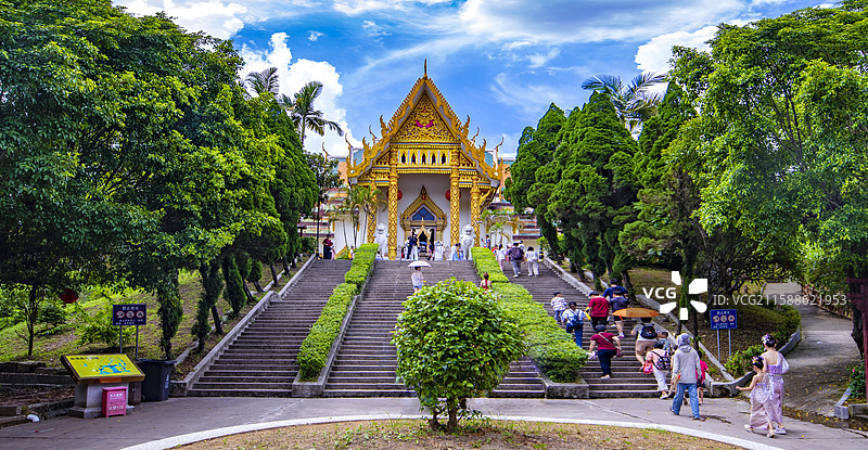 4A旅游景区潮州开元寺泰佛殿尖顶造型层层飞檐宛如张开羽翼极具动感张力屋檐装饰着精美雕刻彩绘正面远视图图片素材