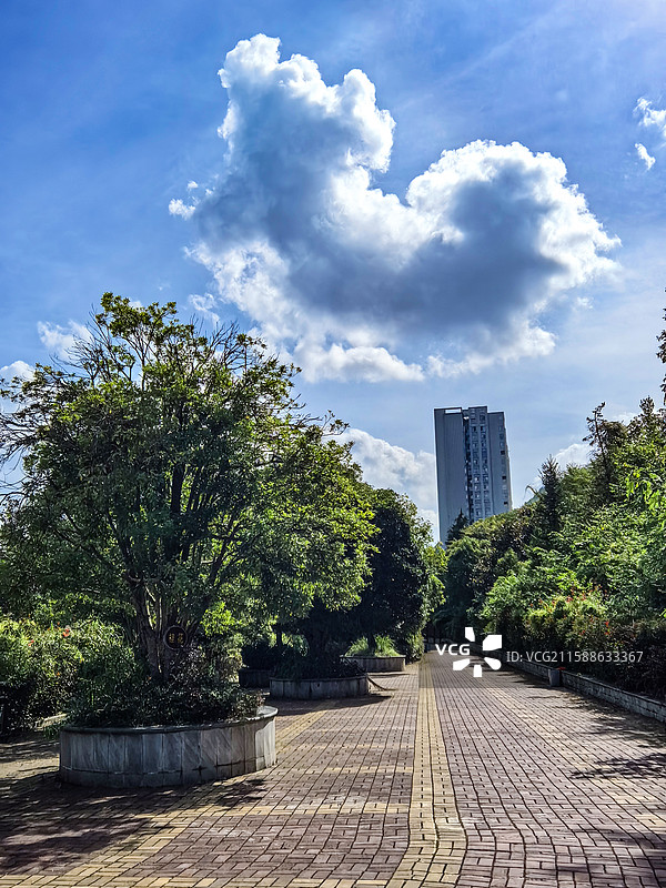 中国贵州六盘水钟山区花山公园风光，六盘水体育中心风光，凉都体育中心，六盘水市风光  海军六盘水舰模型图片素材