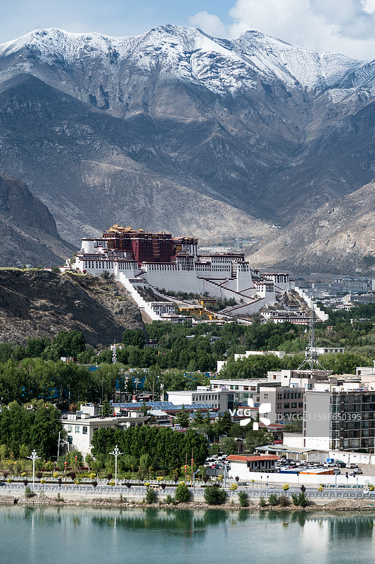 远眺布达拉宫图片素材